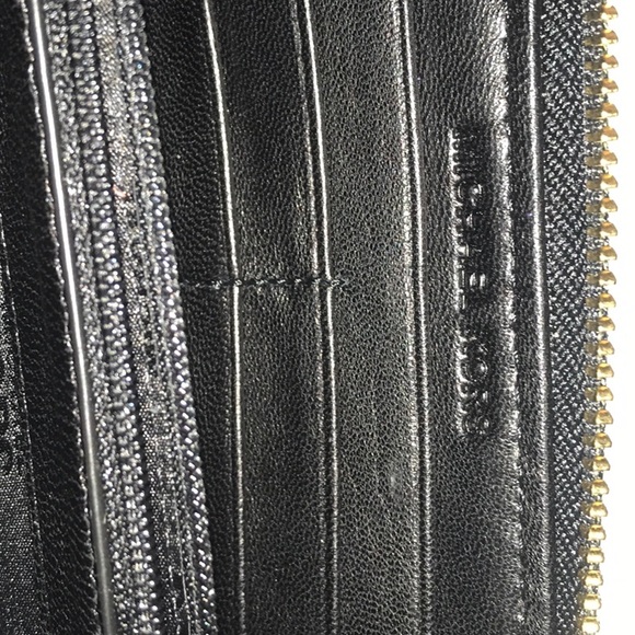 Padded clutch with classy plating on the front - Picture 6 of 7